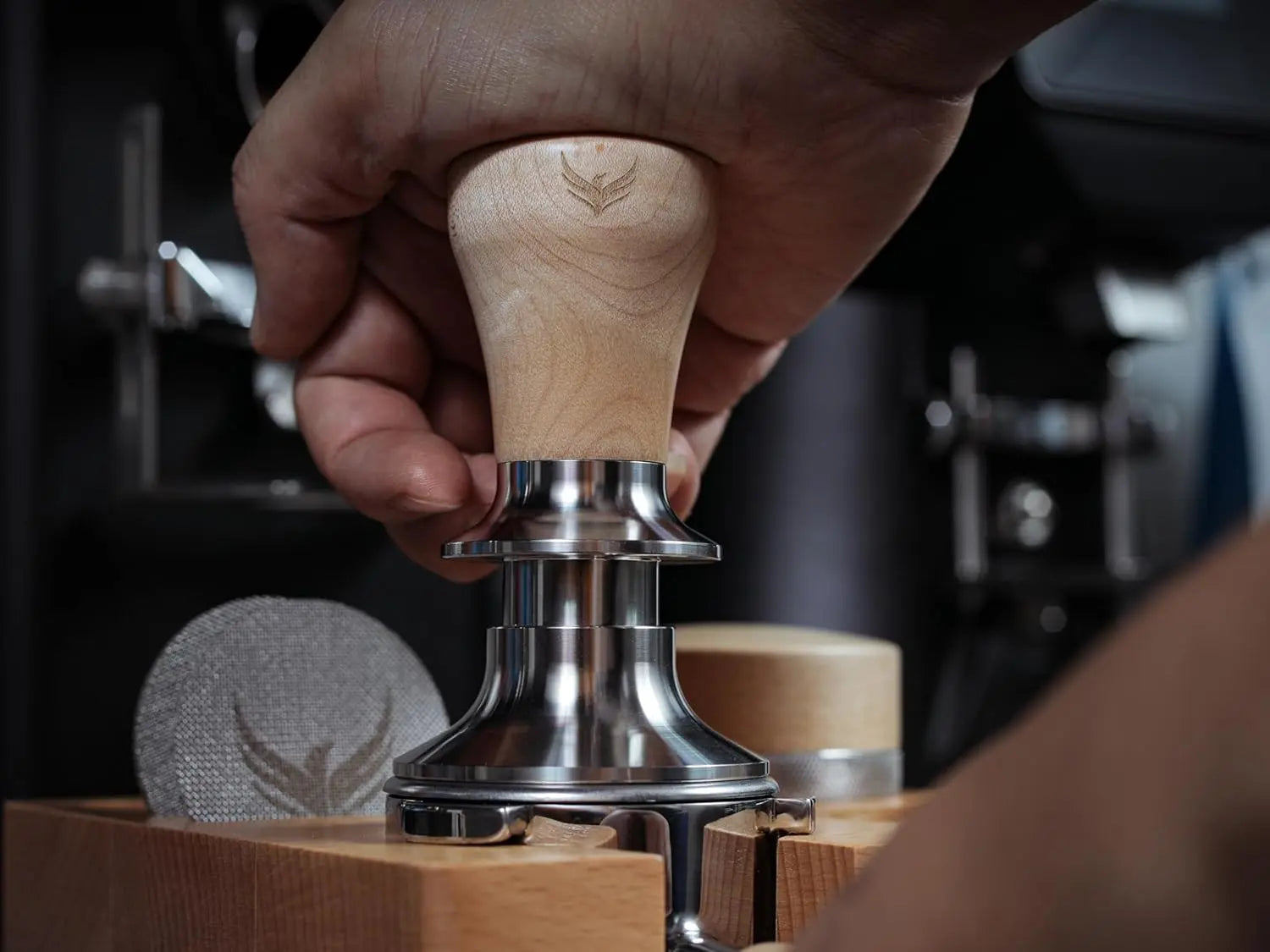 Tamper 58mm Auto-Leveling Calibrated Spring Loaded Design Stainless Steel Ripple Base 58 mm Espresso Tamper Tool with 20lb / 25lb / 30lbs Replacement Springs - Crema Peaks Coffee