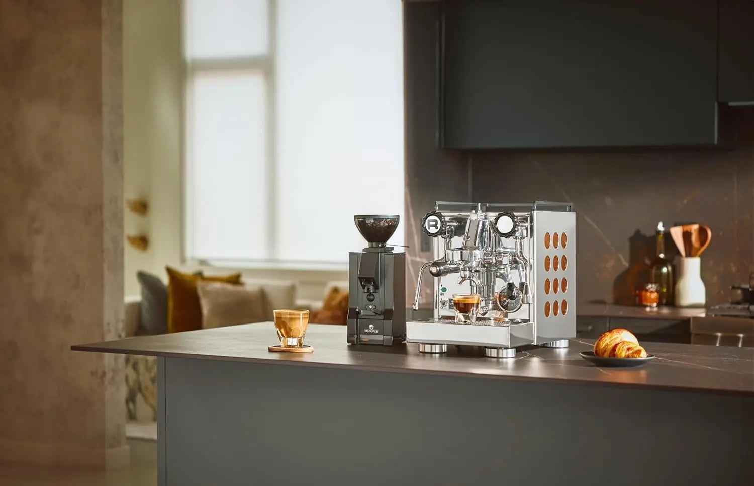 Rocket Espresso Appartamento Espresso Machine | E61 | Heat Exchanger | Copper - Crema Peaks Coffee